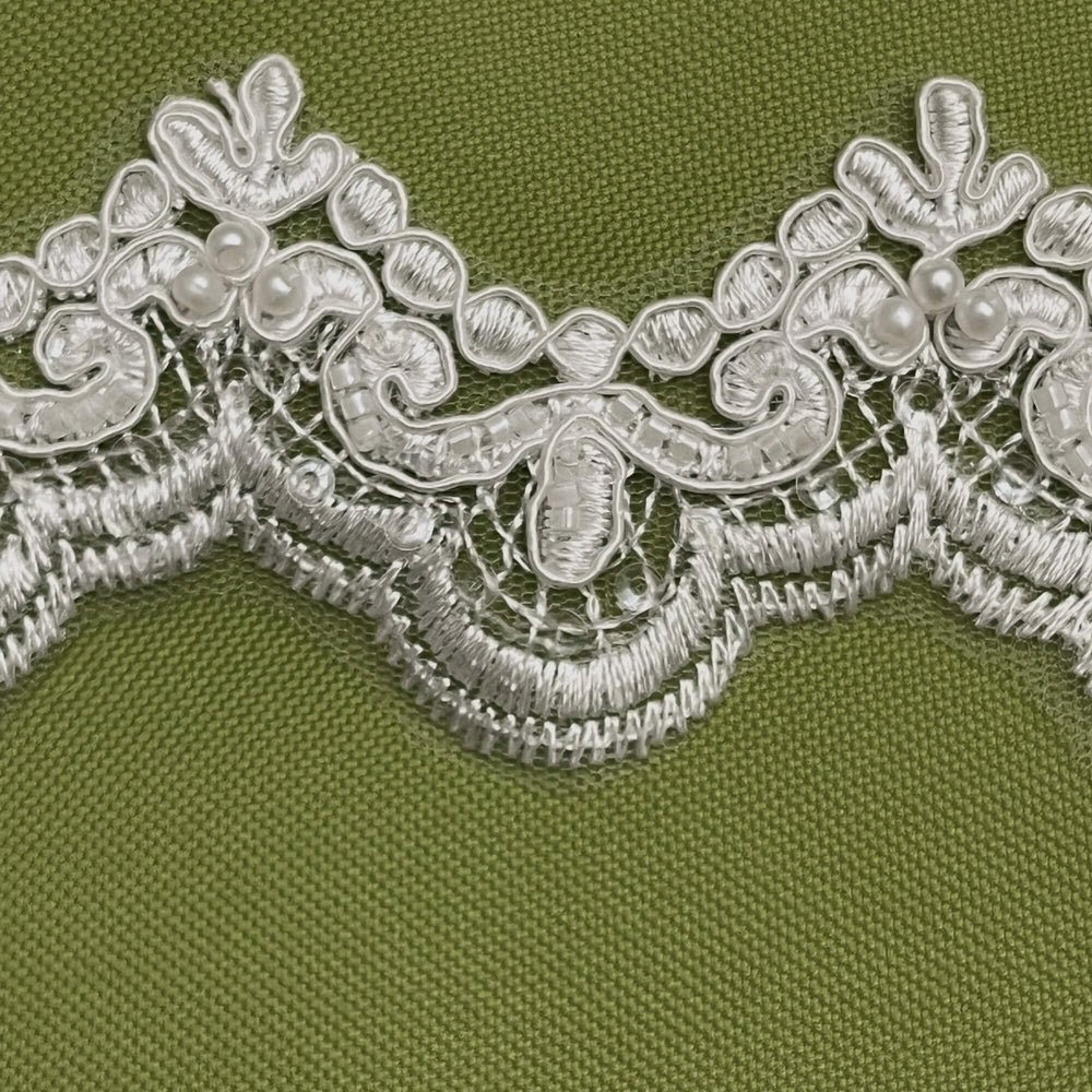 Ribete de encaje con cuentas y cordones bordado en malla de red 100% poliéster | Encaje EE.UU. - 95142N-BP