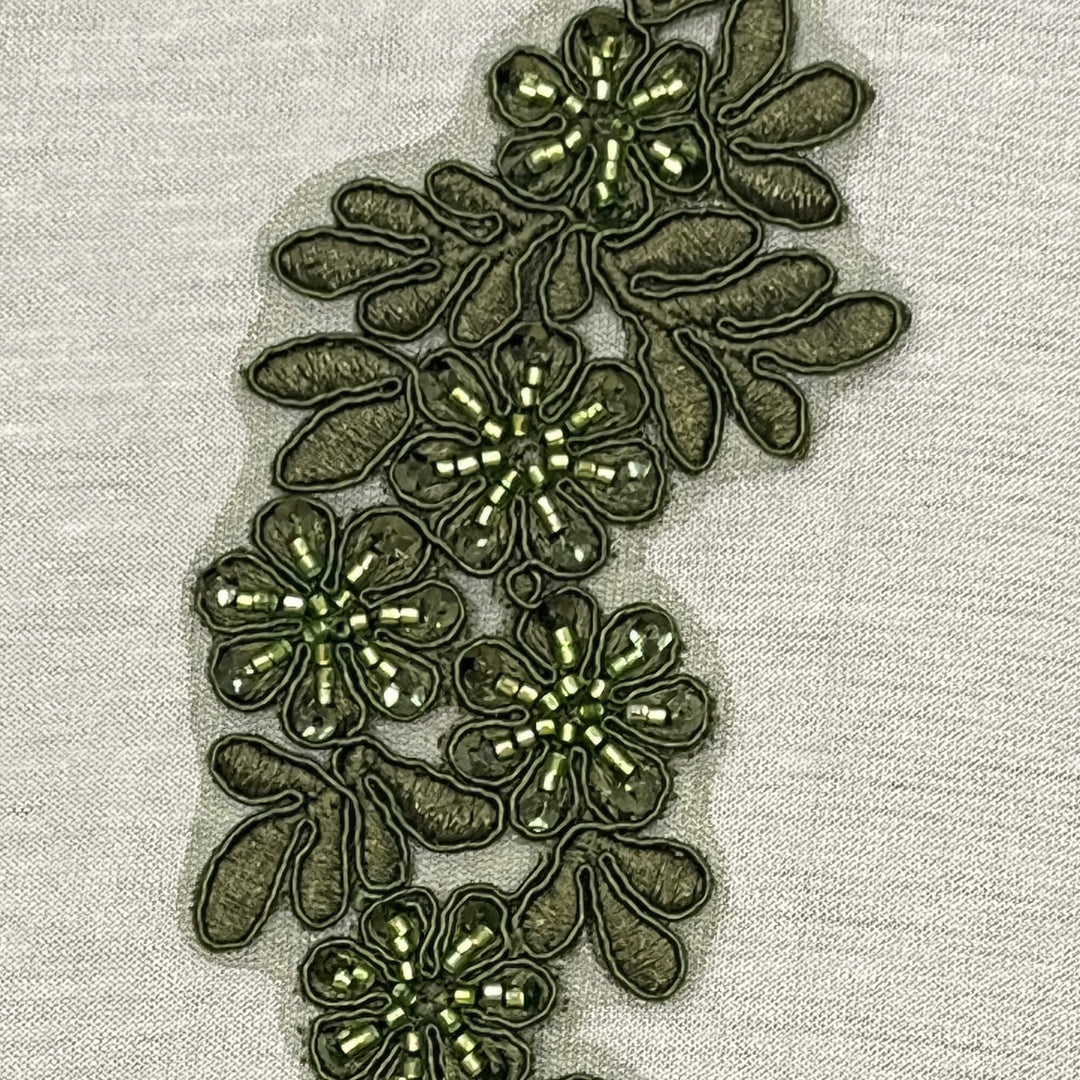 Apliques de encaje floral con cuentas y cordones bordados en malla de red 100% poliéster | Encaje EE.UU. - 95969W-HB