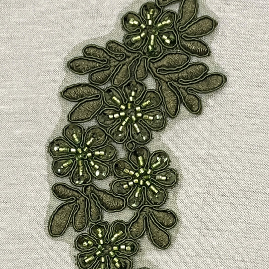 Apliques de encaje floral con cuentas y cordones bordados en malla de red 100% poliéster | Encaje EE.UU. - 95969W-HB