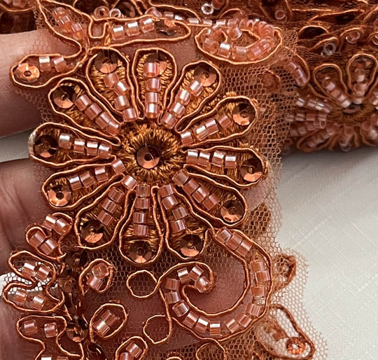 Ribete de encaje con cuentas y cordones bordado en malla de red 100% poliéster | Encaje EE.UU. - 96275W-BP