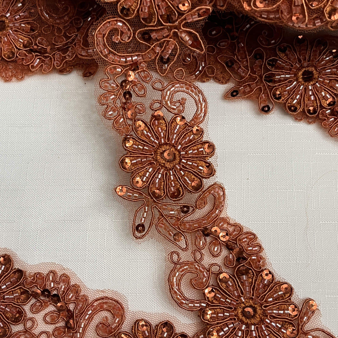 Ribete de encaje con cuentas y cordones bordado en malla de red 100% poliéster | Encaje EE.UU. - 96275W-BP