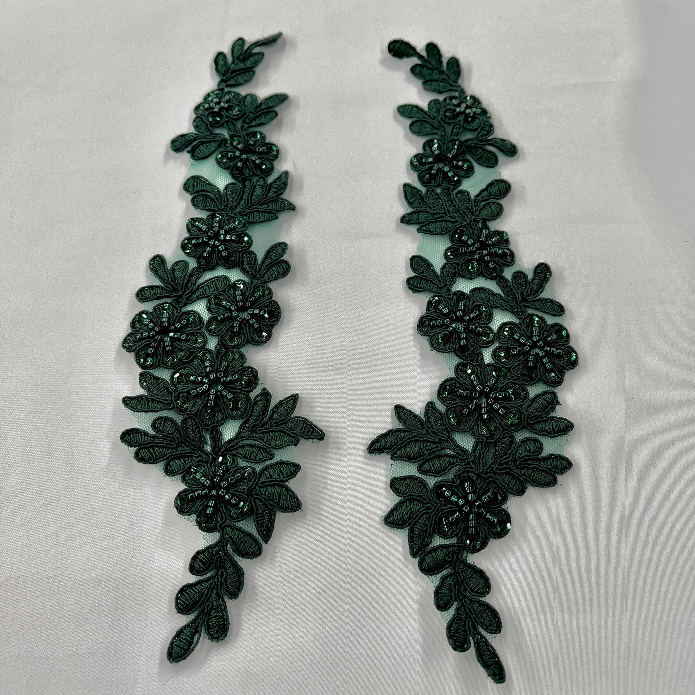 Apliques de encaje floral con cuentas y cordones bordados en malla de red 100% poliéster | Encaje EE.UU. - 95969W-HB
