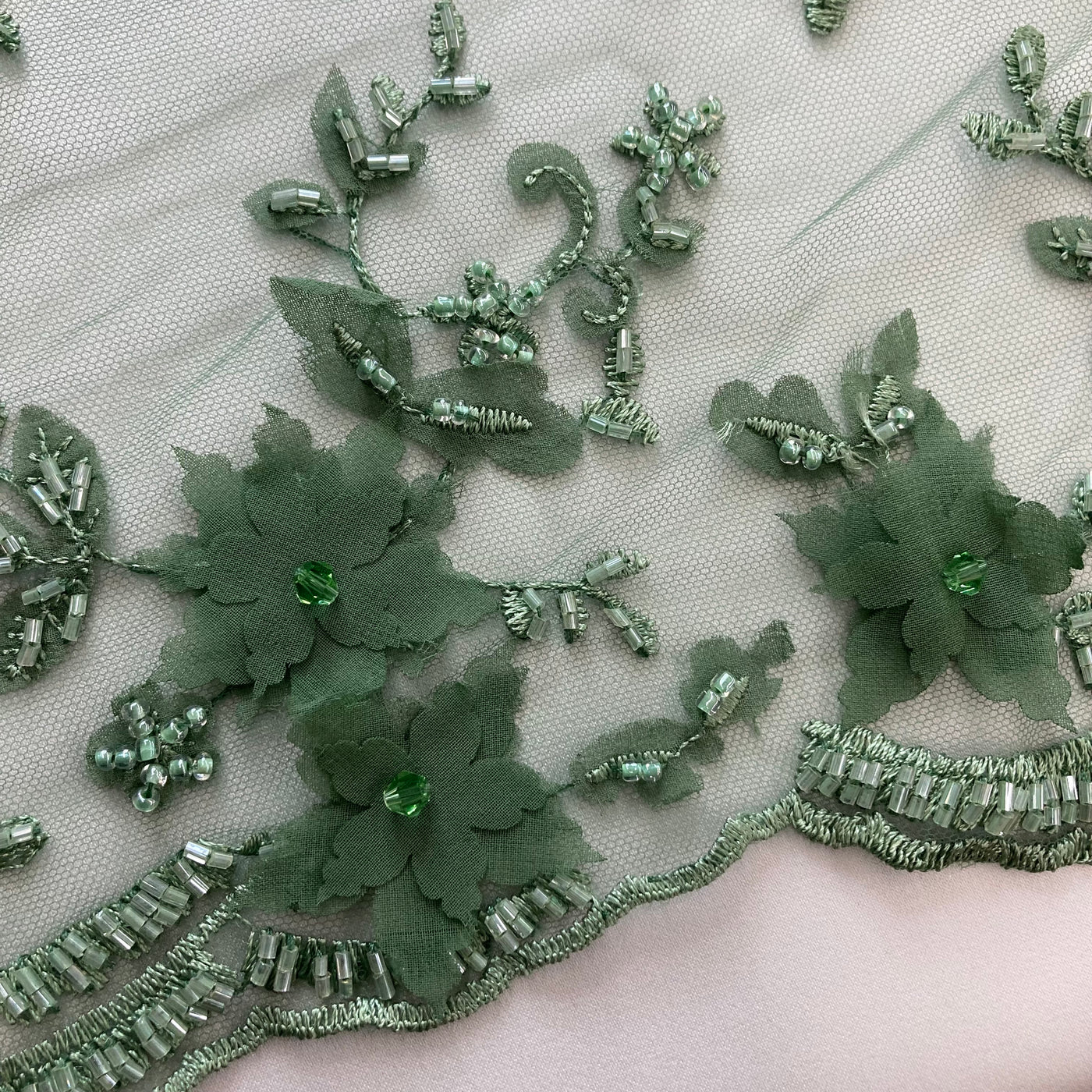 Adorno de encaje floral 3D de doble cara con cuentas bordado en malla de red 100% poliéster | Encaje EE. UU.